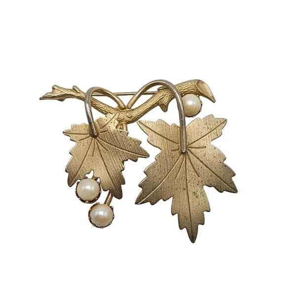 Sarah Coventry Vintage 1960's Gold Tone Grape Leaves and Pearls Brooch Pin - Picture 1 of 5